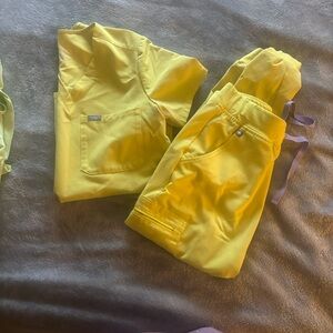 FIGS Women's Yellow Sweatpants & Joggers Set